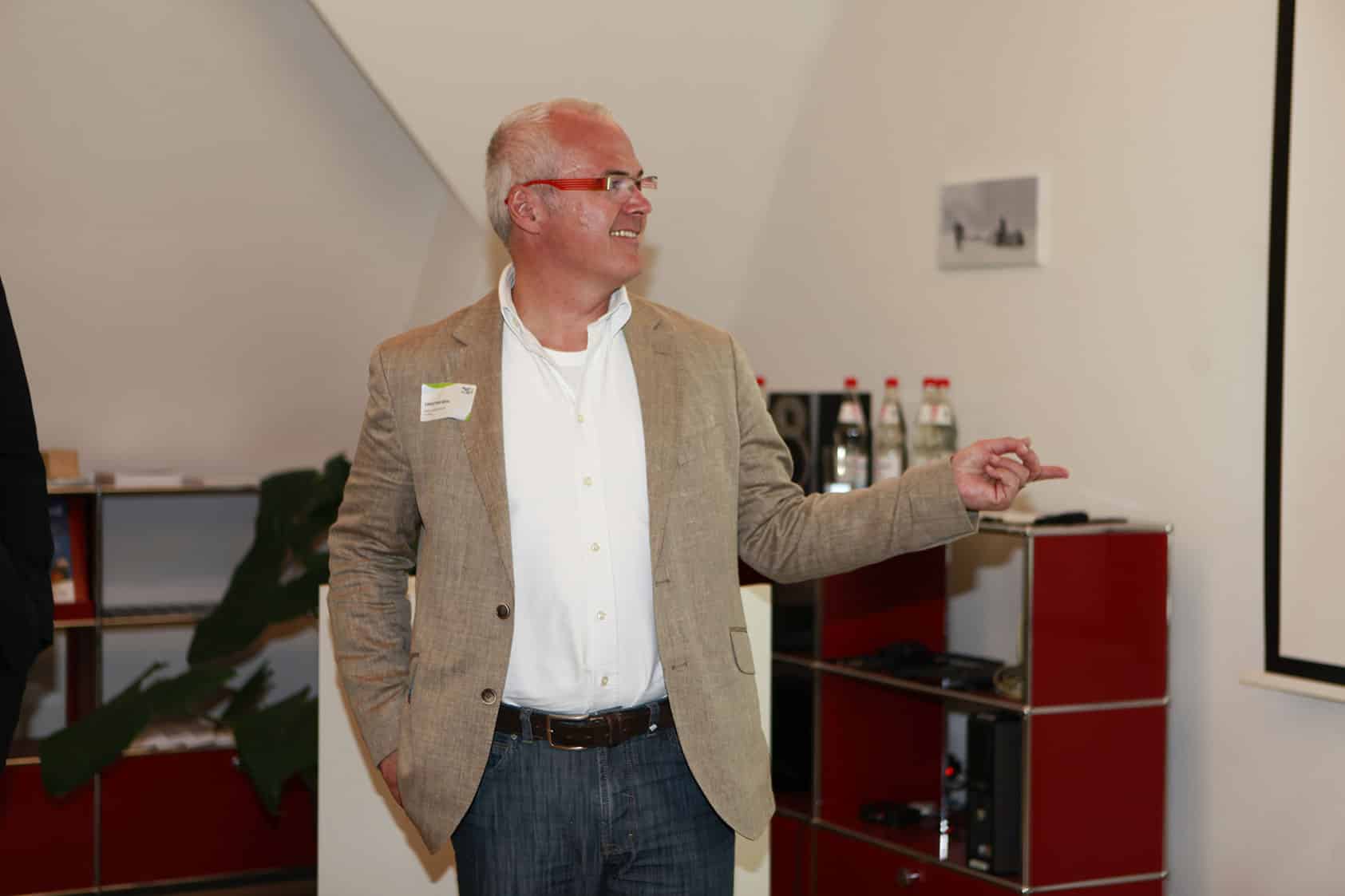 160 MENSCHEN FEIERN 25 JAHRE FLS AUF DEM FLS CAMPUS